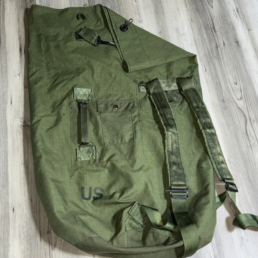 Vtg Military‎ Duffle Bag Rucksack Green Nylon Heavy Duty Army Issued Grunge WORN